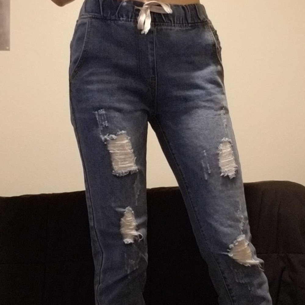 Ripped retro jeans